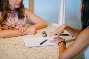 connect in English with someone who complains